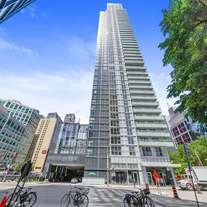 Apartment The Diamond Collection - Family Friendly 2 Or 3 Bedroom Suites, Toronto